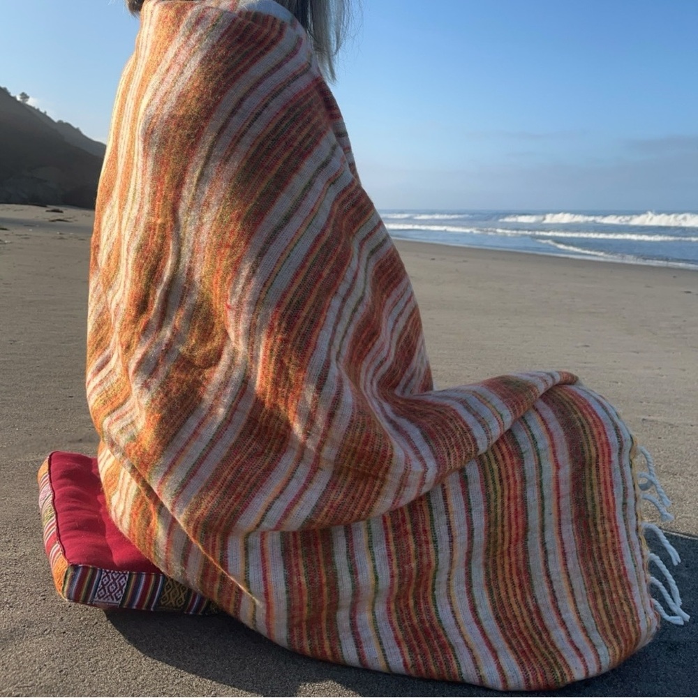 Meditation Blanket · Himalayan Wool & Yak · Travel · Living Ritual - Picture 4 of 5
